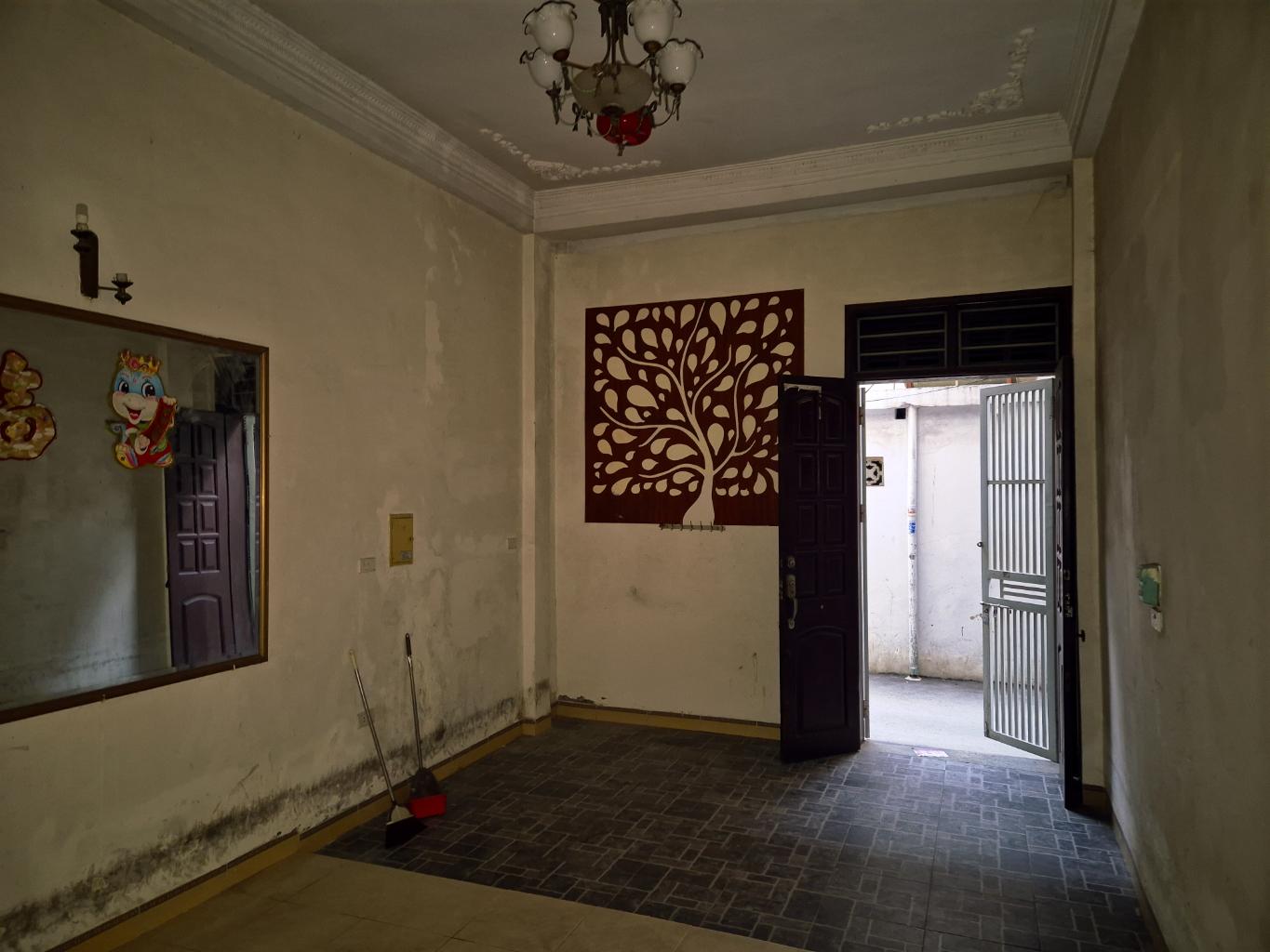 Bán nhà Thái Thịnh - diện tích 42m2 4 tầng - ô tô đỗ cửa - giá 13,6 tỷ