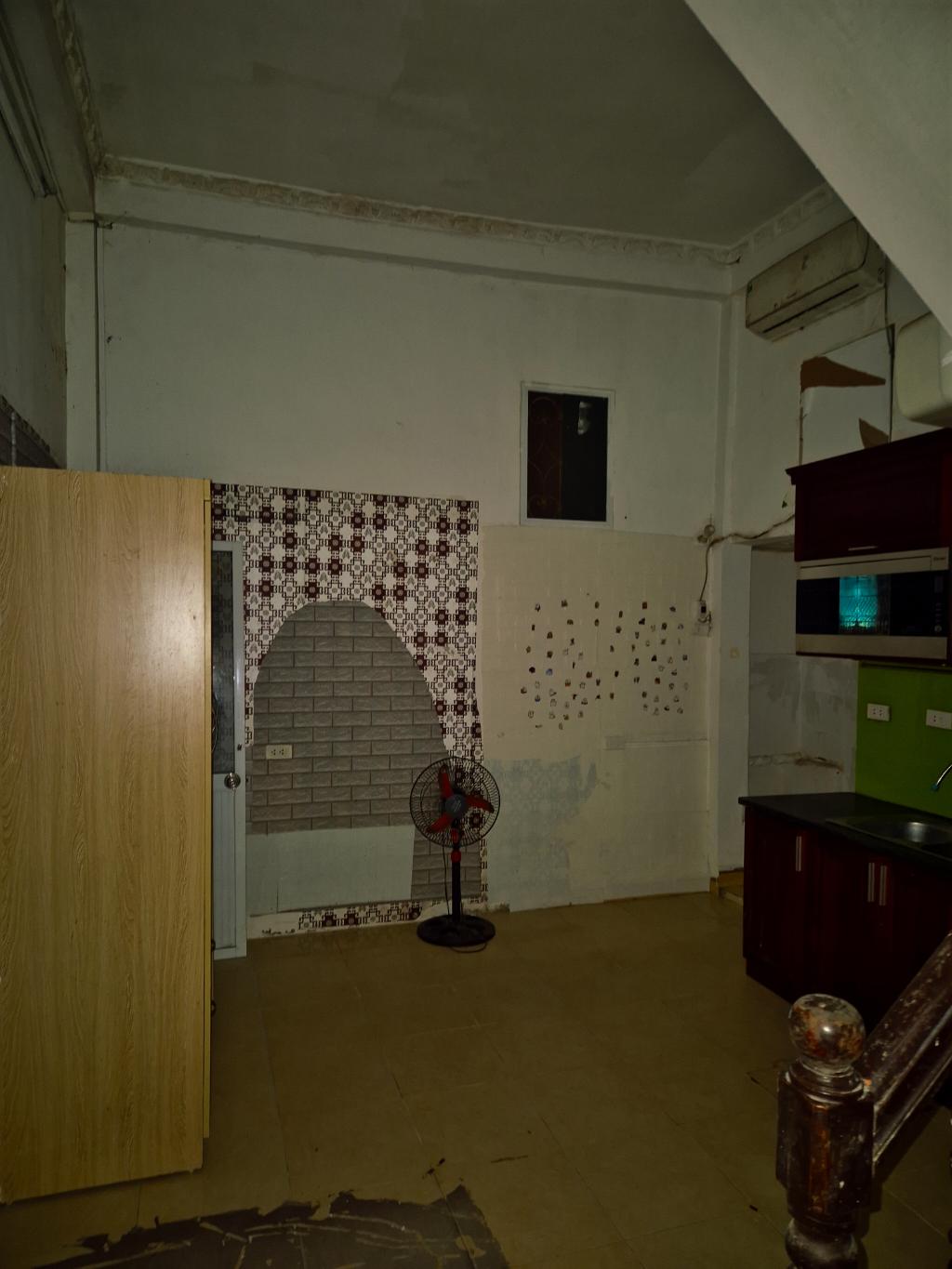 Bán nhà Thái Thịnh - diện tích 42m2 4 tầng - ô tô đỗ cửa - giá 13,6 tỷ