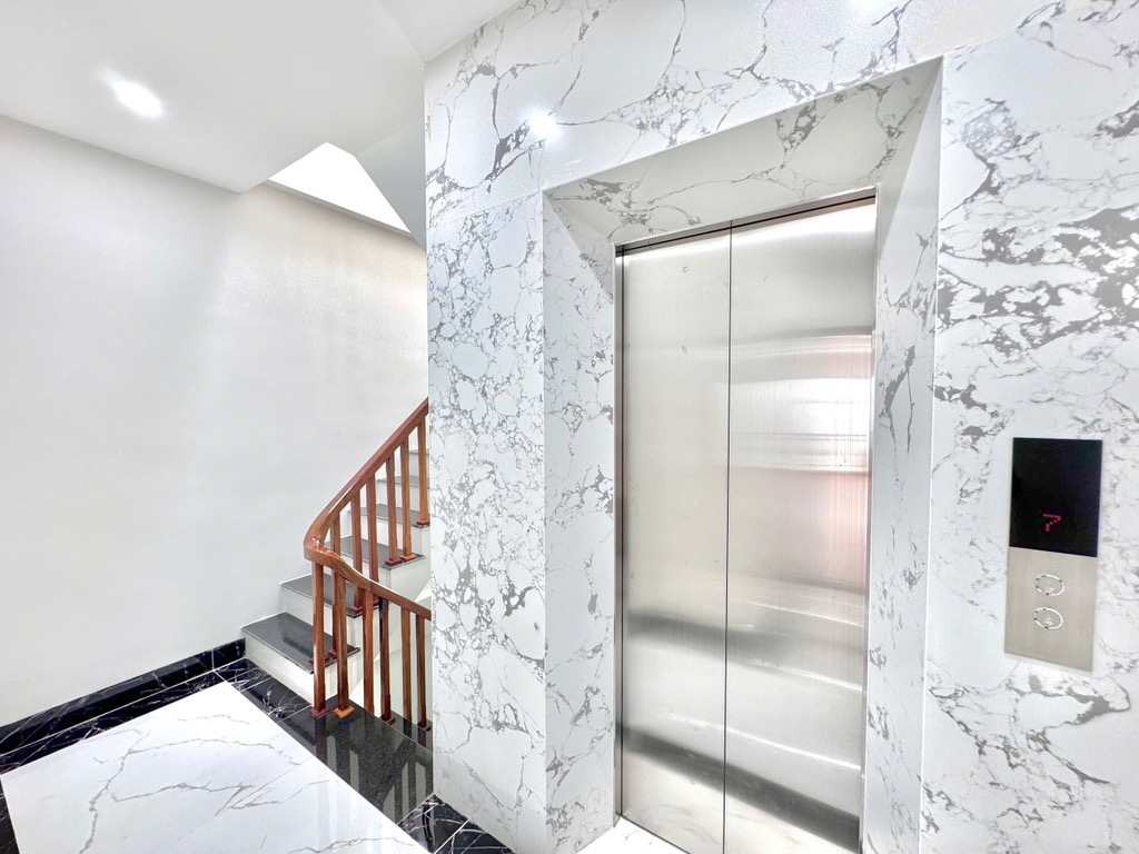 Bán nhà Định Công Thượng - diện tích 51m2 7 tầng - Lô góc, ô tô đỗ cửa - giá 14,6 tỷ