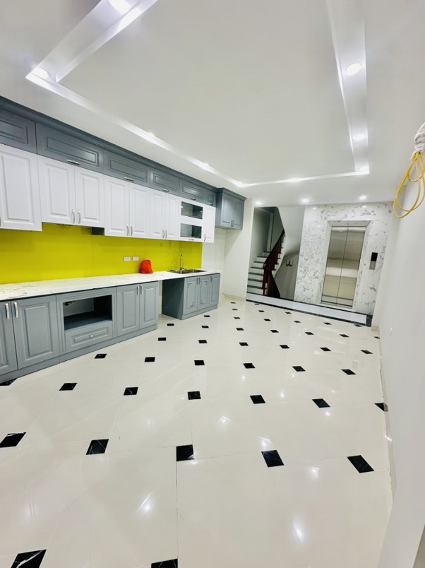 Bán nhà Định Công Thượng - diện tích 50m2 7 tầng - Ô tô đỗ cổng - giá 14,6 tỷ