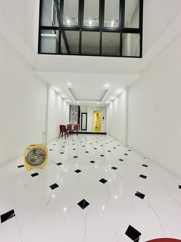 Bán nhà Định Công Thượng - diện tích 50m2 7 tầng - Ô tô đỗ cổng - giá 14,6 tỷ