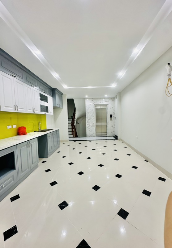 Bán nhà Định Công Thượng - diện tích 50m2 7 tầng - Ô tô đỗ cổng - giá 14,6 tỷ