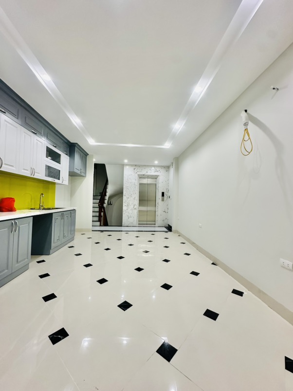 Bán nhà Định Công Thượng - diện tích 50m2 7 tầng - Ô tô đỗ cổng - giá 14,6 tỷ