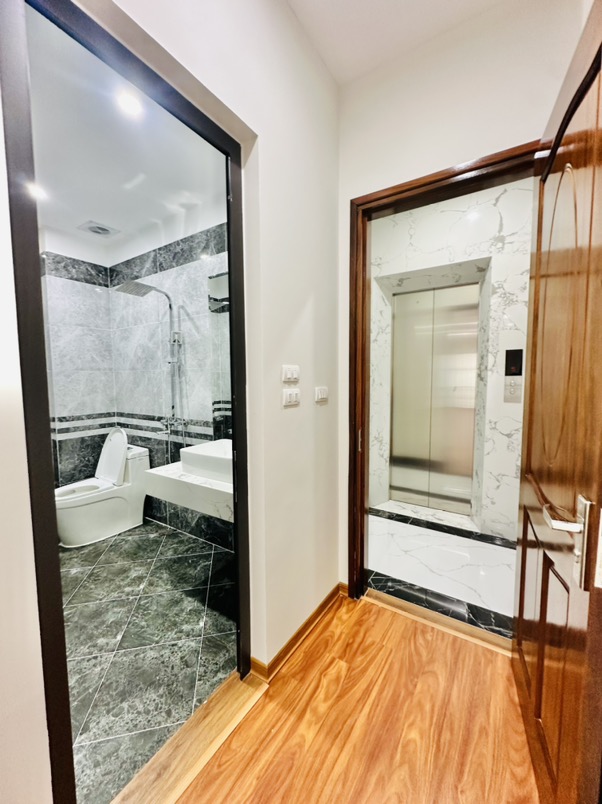 Bán nhà Định Công Thượng - diện tích 50m2 7 tầng - Ô tô đỗ cổng - giá 14,6 tỷ