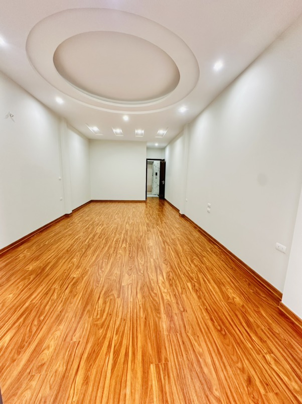 Bán nhà Định Công Thượng - diện tích 50m2 7 tầng - Ô tô đỗ cổng - giá 14,6 tỷ