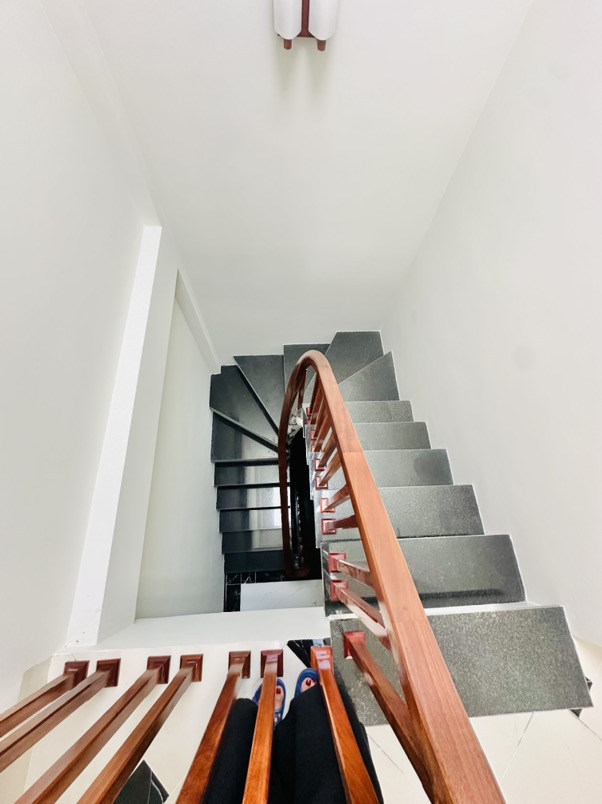 Bán nhà Định Công Thượng - diện tích 50m2 7 tầng - Ô tô đỗ cổng - giá 14,6 tỷ