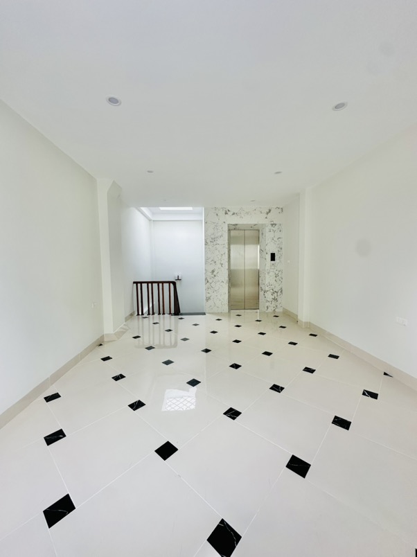 Bán nhà Định Công Thượng - diện tích 50m2 7 tầng - Ô tô đỗ cổng - giá 14,6 tỷ