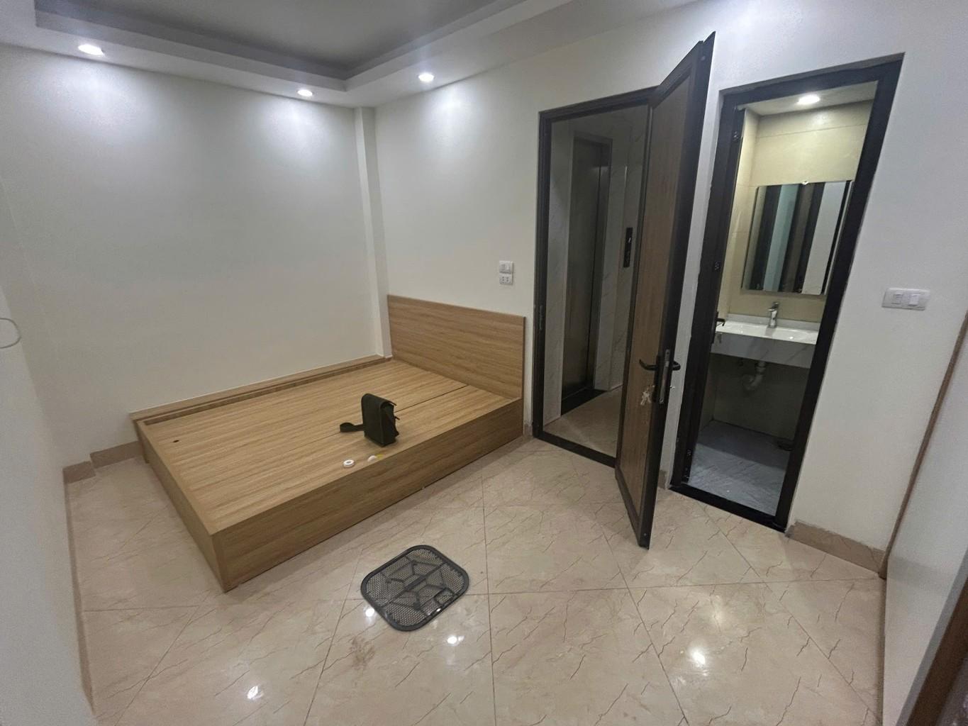 Bán nhà Thổ Quan - diện tích 47m2 5 tầng - Thang máy - giá 9,8 tỷ