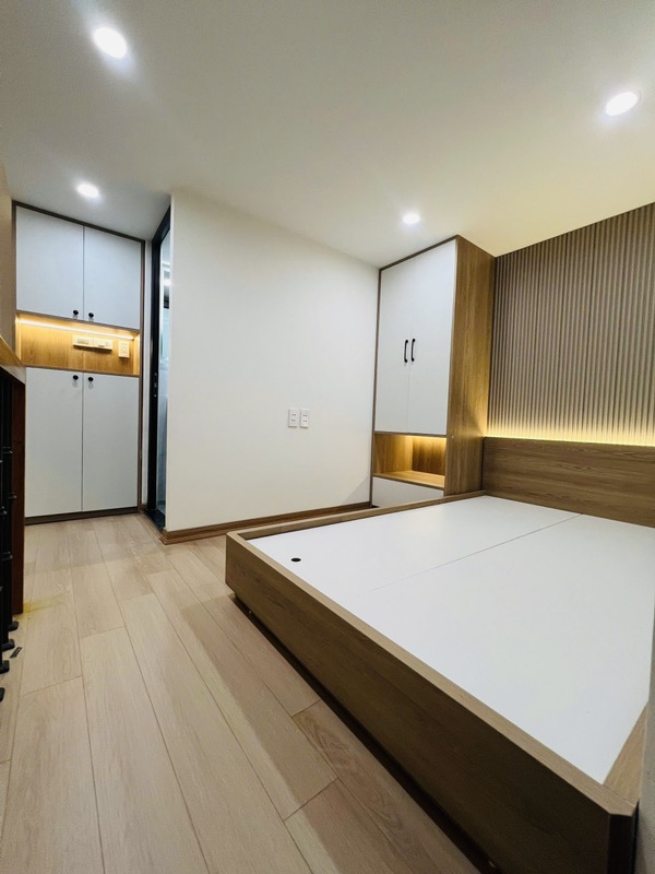 Bán nhà Bạch Mai - Ngõ Quỳnh - Thanh Nhàn gần 4 tỷ xây 4 tầng - full nội thất