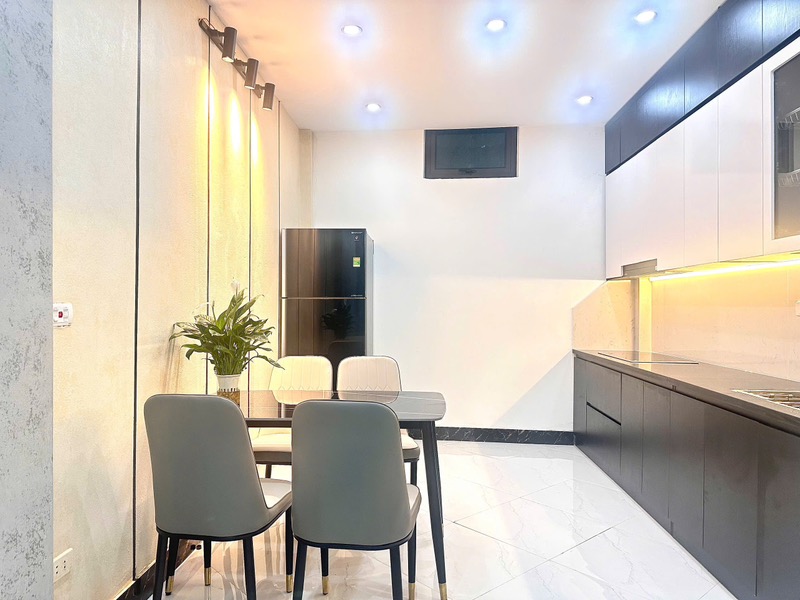 Bán nhà Kim Giang - Nguyễn Xiển  - 40m2 5 tầng tâm huyết - 7 phòng ngủ full nội thất - giá 8,9 tỷ