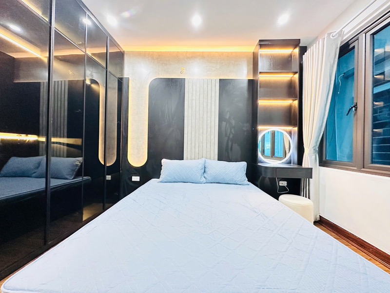 Bán nhà Kim Giang - Nguyễn Xiển  - 40m2 5 tầng tâm huyết - 7 phòng ngủ full nội thất - giá 8,9 tỷ
