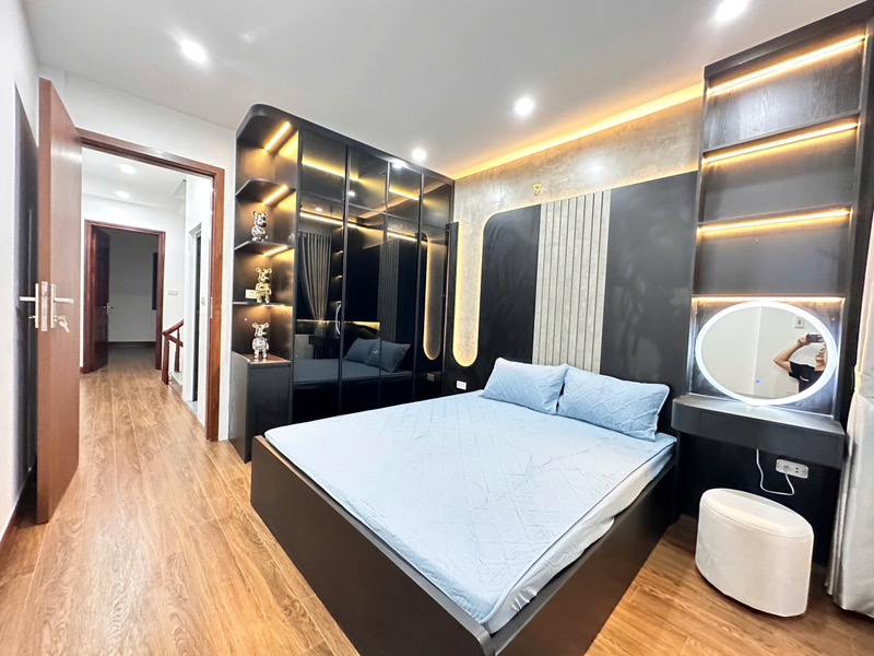Bán nhà Kim Giang - Nguyễn Xiển  - 40m2 5 tầng tâm huyết - 7 phòng ngủ full nội thất - giá 8,9 tỷ