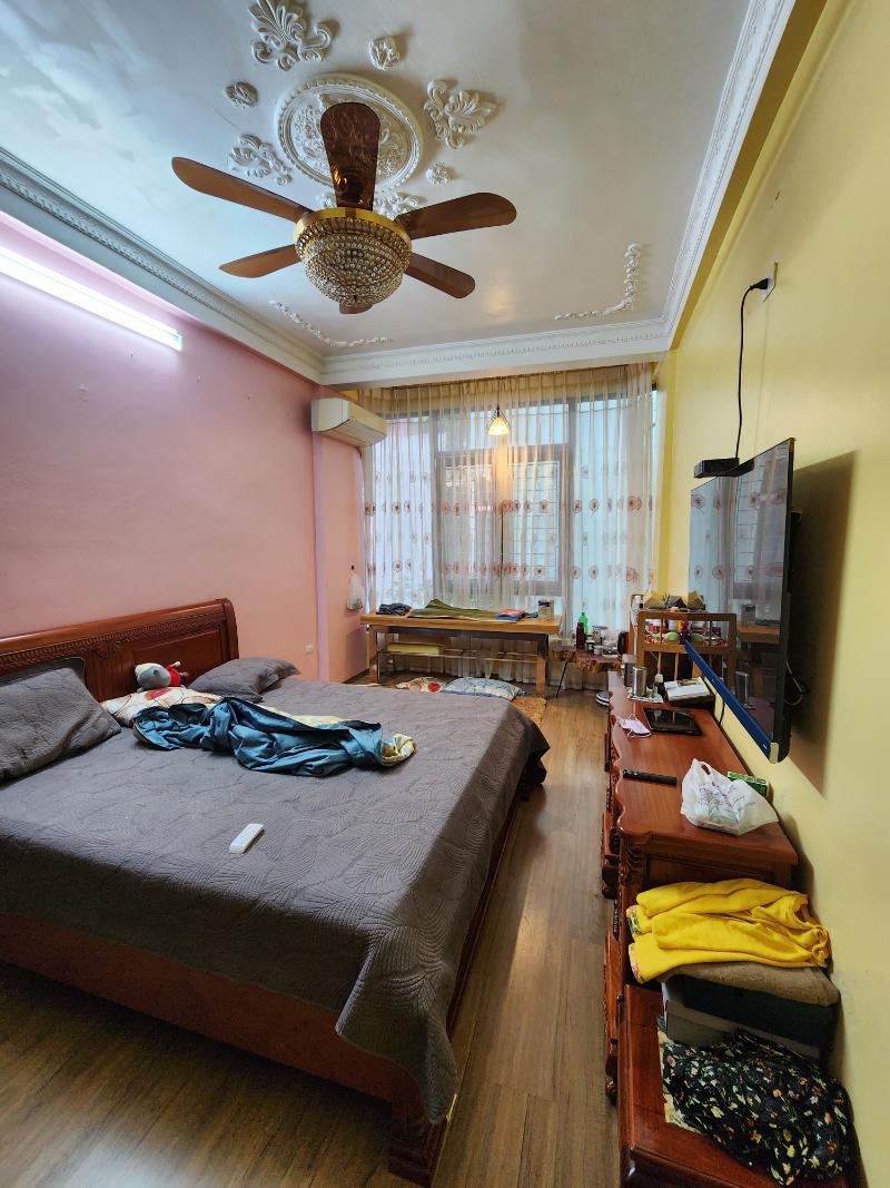 Bán nhà Trung Liệt - diện tích 48,3m2 5 tầng - Ngõ nông, gần phố - giá 13,68 tỷ