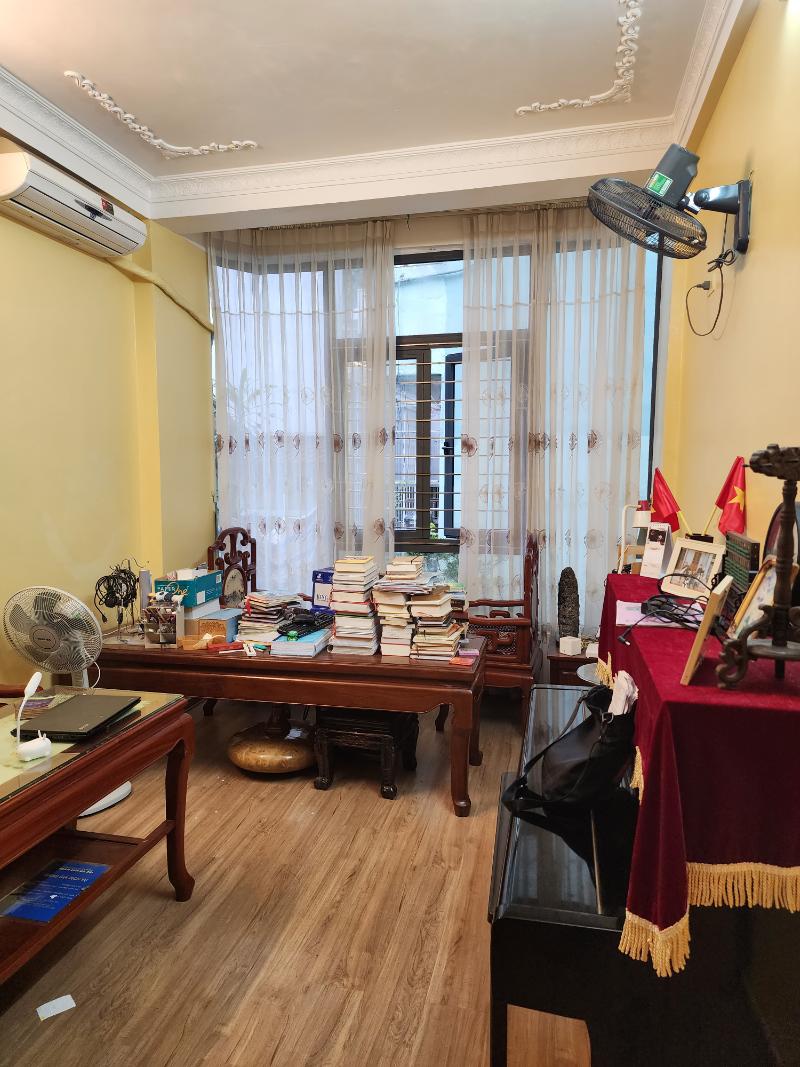 Bán nhà Trung Liệt - diện tích 48,3m2 5 tầng - Ngõ nông, gần phố - giá 13,68 tỷ