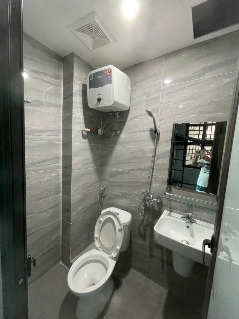 Bán nhà Định Công Thượng - diện tích 67.2m2 7 tầng - Căn hộ dịch vụ 15 phòng khép kín - giá 17,5 tỷ