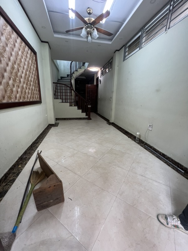 Bán nhà Giáp Bát - diện tích 51m2 6 tầng - Lô góc thông ô tô - giá 17,5 tỷ