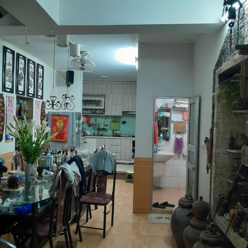 Bán nhà Đường Láng - diện tích 92.6m2 2 tầng - gần ô tô - giá 13,4 tỷ