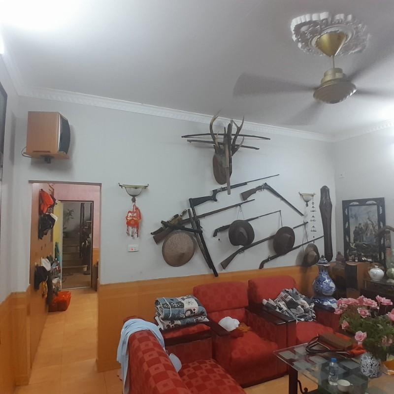 Bán nhà Đường Láng - diện tích 92.6m2 2 tầng - gần ô tô - giá 13,4 tỷ