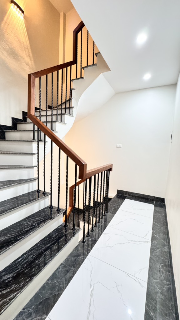 Bán nhà Nguyễn Khoái - diện tích 64m2 6 tầng - Mặt ngõ ô tô - giá 14 tỷ