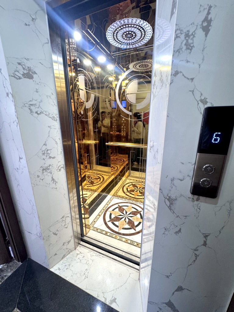 Bán nhà Ngõ Gốc Đề - diện tích 68m2 7 tầng - Gốc Đề - giá 23 tỷ