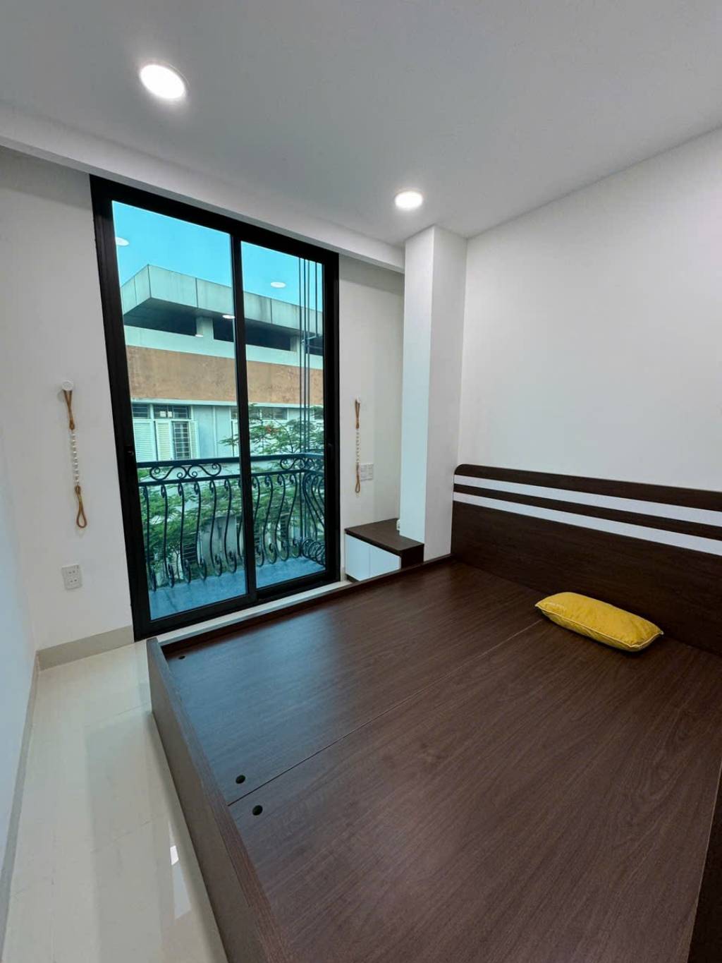 Bán nhà Kim Giang - diện tích 65m2 7 tầng - Ô TÔ VÀO NHÀ - giá 22,8 tỷ