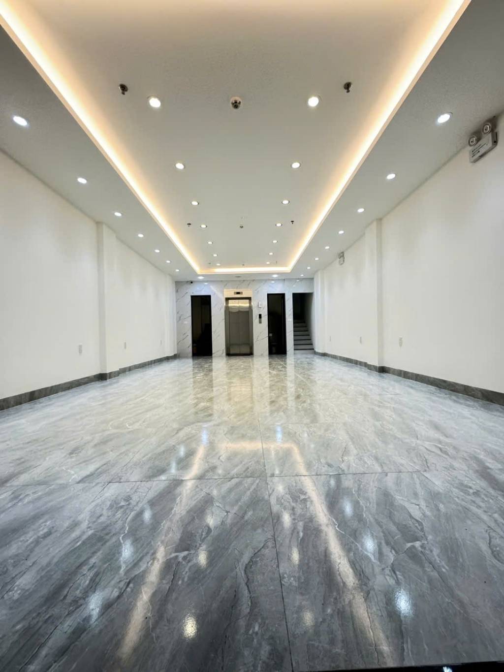 Bán nhà Kim Giang - diện tích 65m2 7 tầng - Ô TÔ VÀO NHÀ - giá 22,8 tỷ