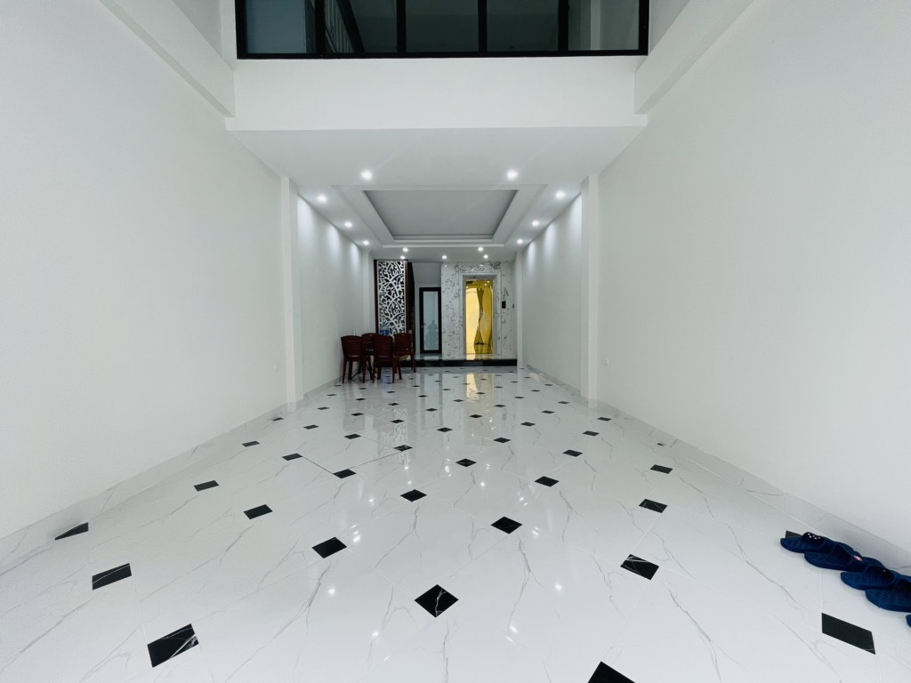 Bán nhà Định Công Thượng - diện tích 50m2 7 tầng - Ô TÔ ĐỖ CỬA - giá 14,6 tỷ