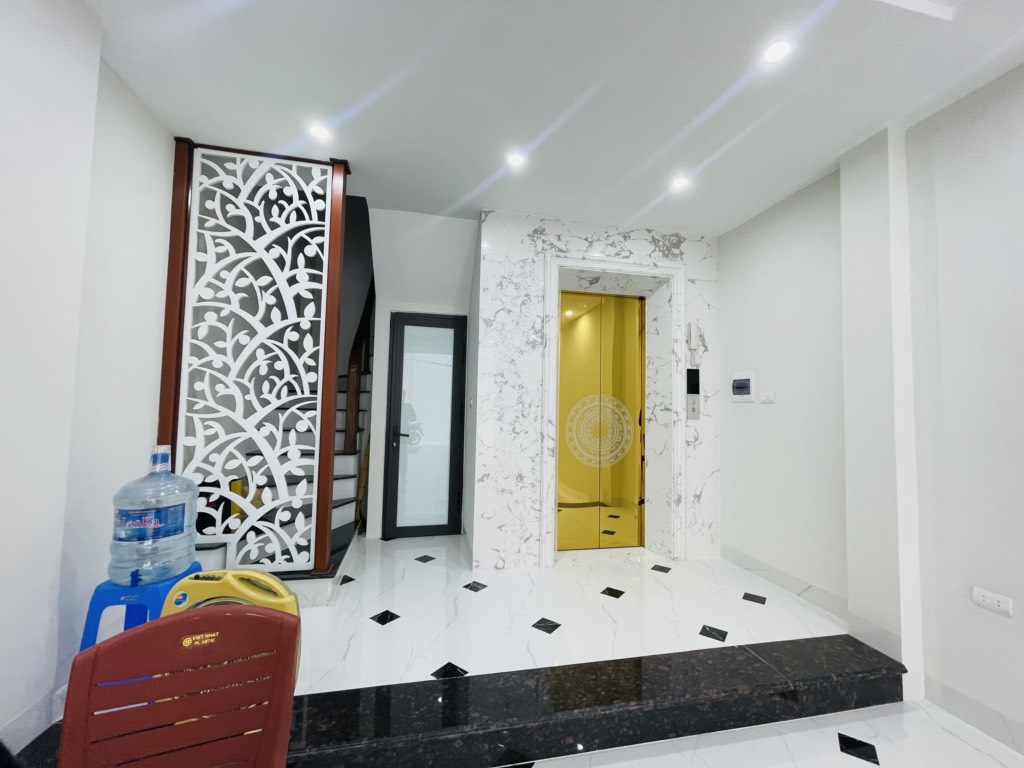 Bán nhà Định Công Thượng - diện tích 50m2 7 tầng - Ô TÔ ĐỖ CỬA - giá 14,6 tỷ