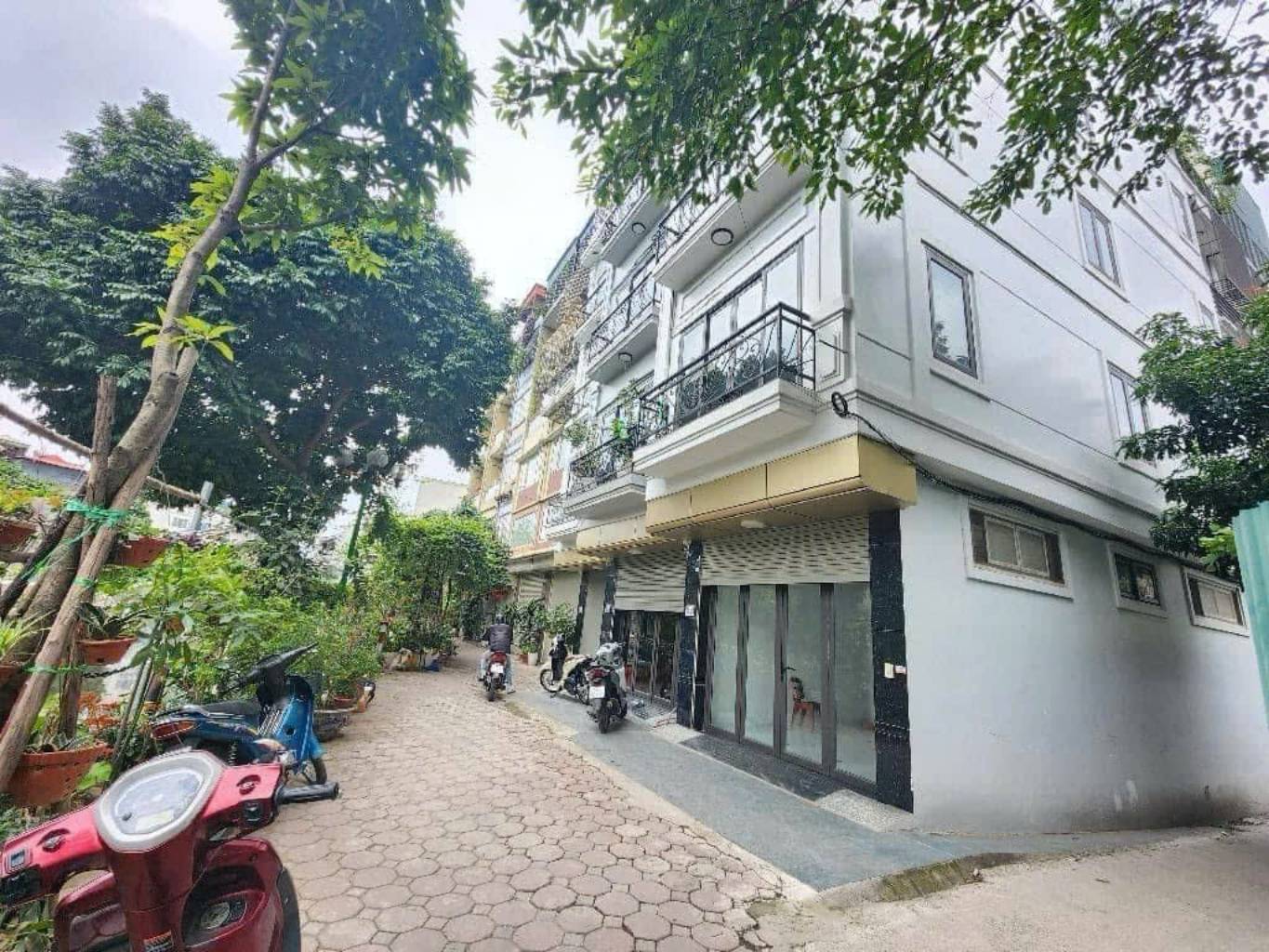 Bán nhà Nguyễn Chính - diện tích 40m2 6 tầng - Phân lô, gara ô tô, view hồ thoáng mát - giá 10,2 tỷ