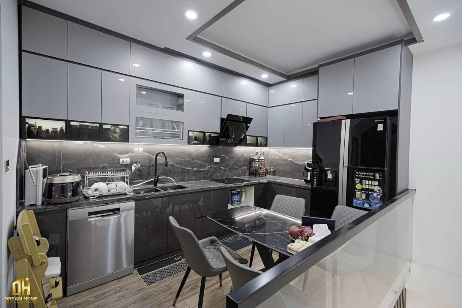 Bán nhà Nguyễn Chính - diện tích 40m2 6 tầng - Phân lô, gara ô tô, view hồ thoáng mát - giá 10,2 tỷ