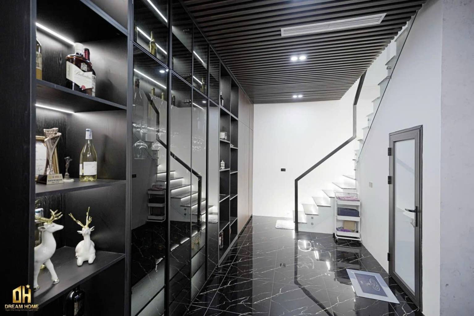 Bán nhà Nguyễn Chính - diện tích 40m2 6 tầng - Phân lô, gara ô tô, view hồ thoáng mát - giá 10,2 tỷ