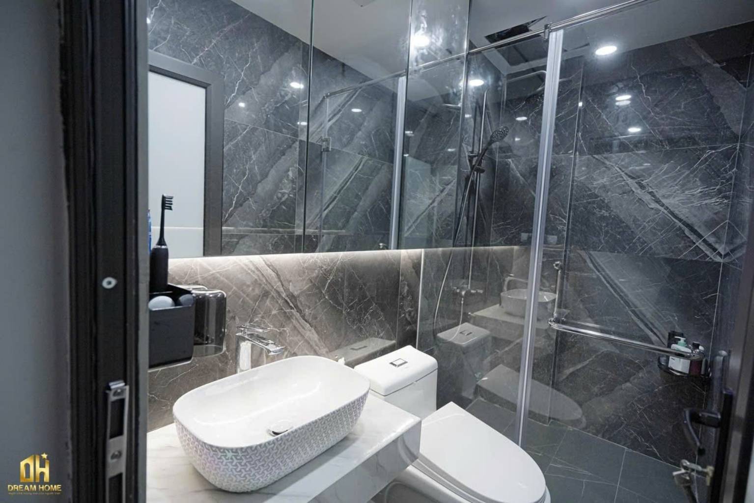 Bán nhà Nguyễn Chính - diện tích 40m2 6 tầng - Phân lô, gara ô tô, view hồ thoáng mát - giá 10,2 tỷ