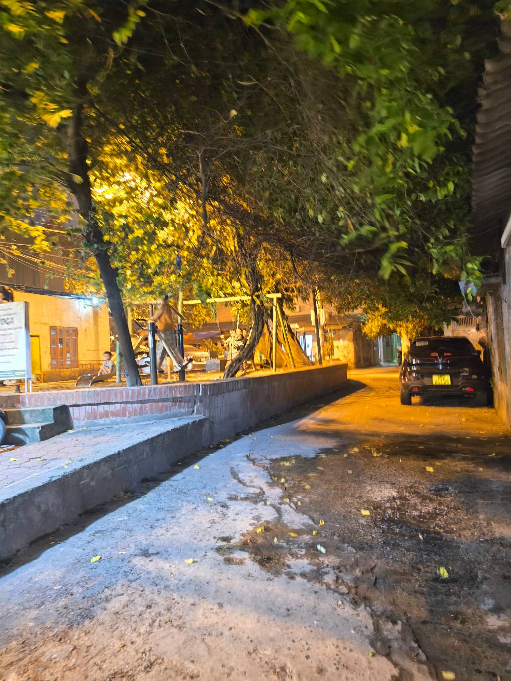 Bán nhà Nguyễn Chính - diện tích 40m2 6 tầng - Phân lô, gara ô tô, view hồ thoáng mát - giá 10,2 tỷ