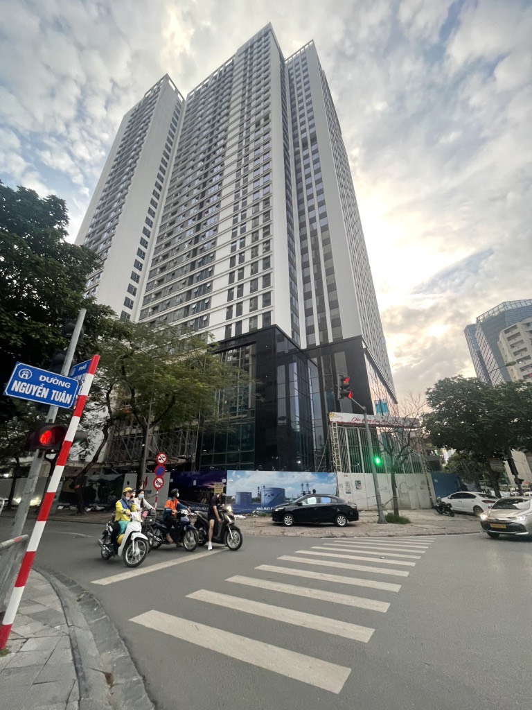 Bán nhà Ngụy Như Kon Tum - diện tích 124m2 7 tầng - Căn hộ chung cư cao cấp - giá 9 tỷ