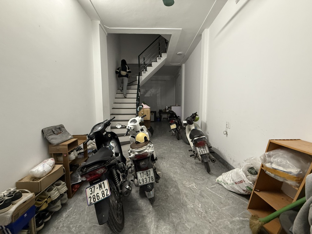 Bán nhà Định Công - diện tích 36m2 4 tầng - nhà mặt ngõ chợ, giá 4,5 tỷ