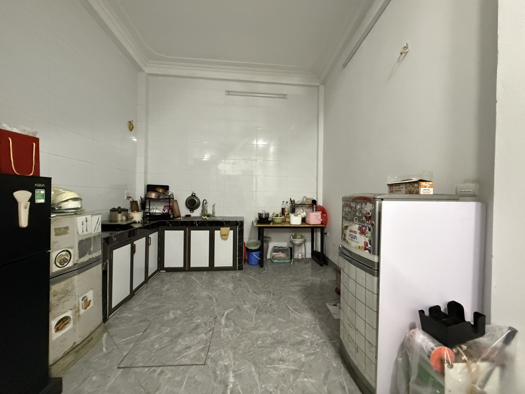 Bán nhà Định Công - diện tích 36m2 4 tầng - nhà mặt ngõ chợ, giá 4,5 tỷ