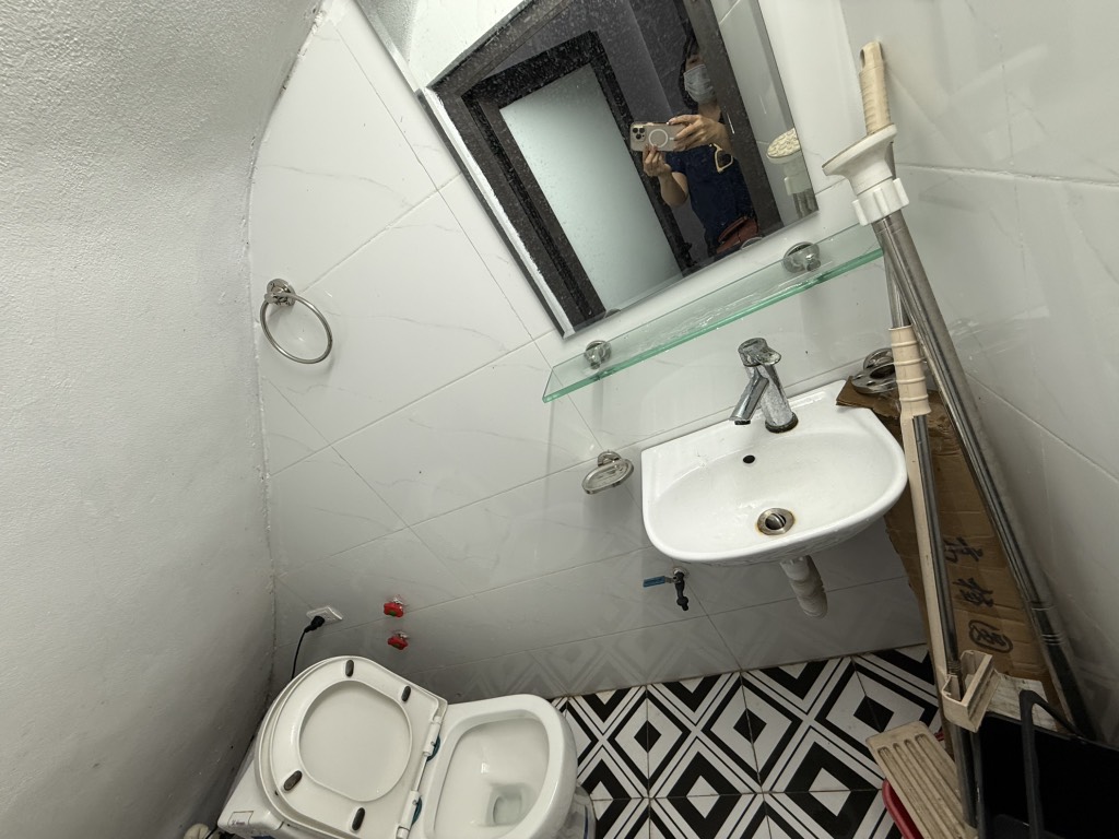 Bán nhà Định Công - diện tích 36m2 4 tầng - nhà mặt ngõ chợ, giá 4,5 tỷ