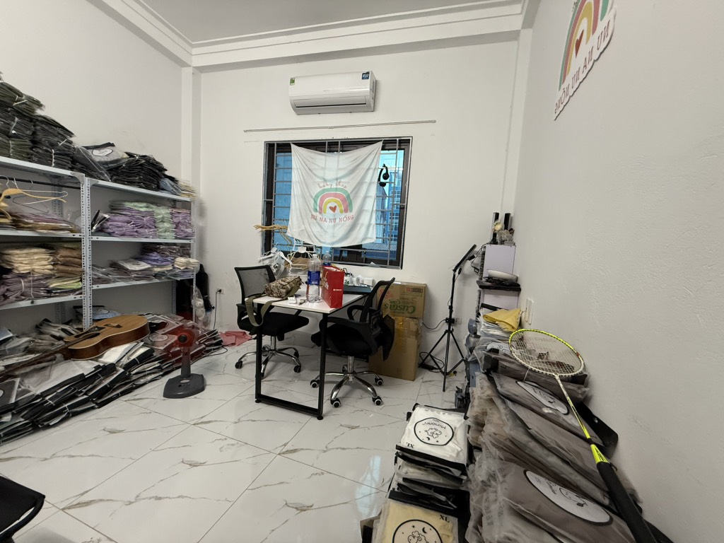 Bán nhà Định Công - diện tích 36m2 4 tầng - nhà mặt ngõ chợ, giá 4,5 tỷ