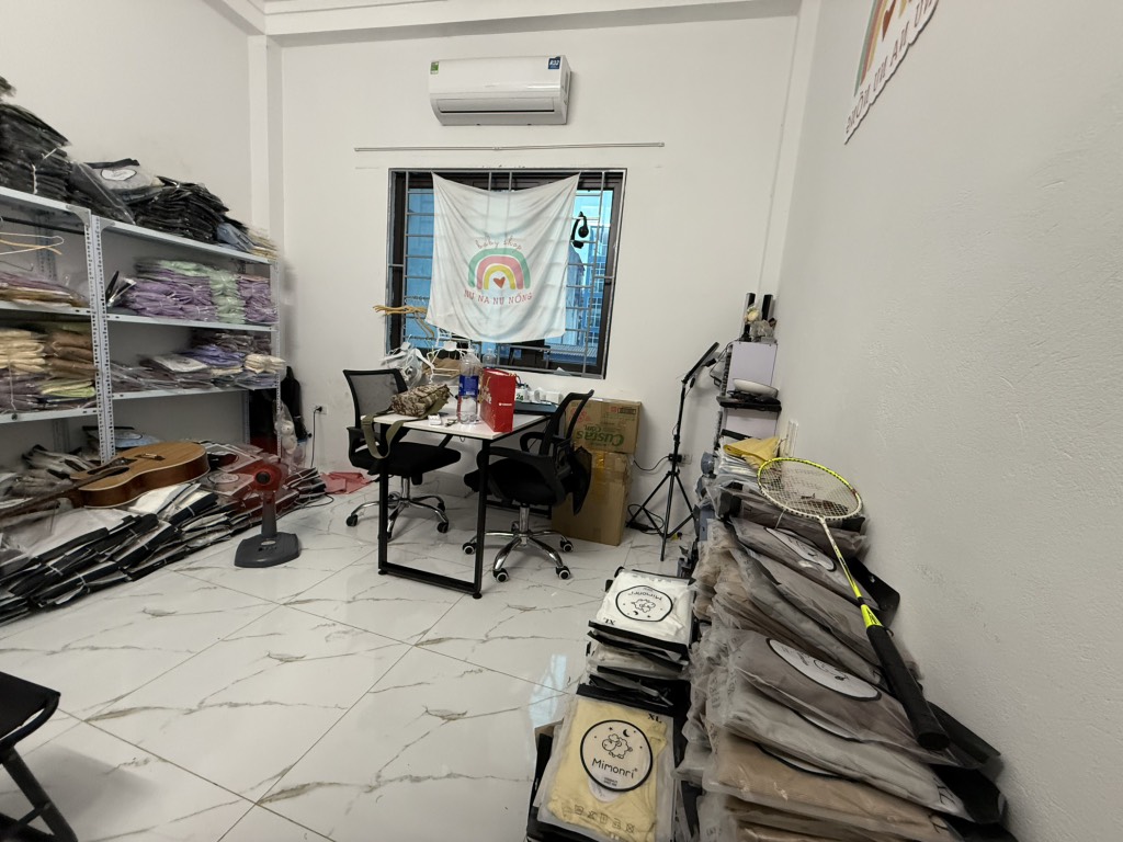 Bán nhà Định Công - diện tích 36m2 4 tầng - nhà mặt ngõ chợ, giá 4,5 tỷ