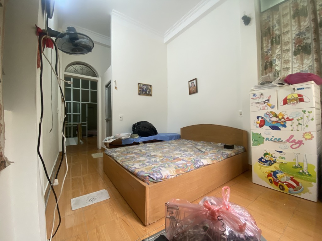 Bán nhà Nguyễn Trãi - diện tích 32.2m2 3 tầng - ô tô đỗ cửa - giá 7,4 tỷ