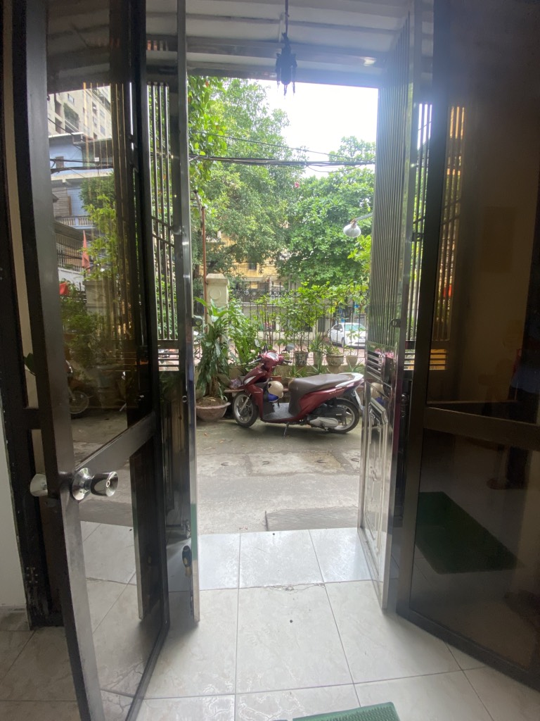 Bán nhà Nguyễn Trãi - diện tích 32.2m2 3 tầng - ô tô đỗ cửa - giá 7,4 tỷ