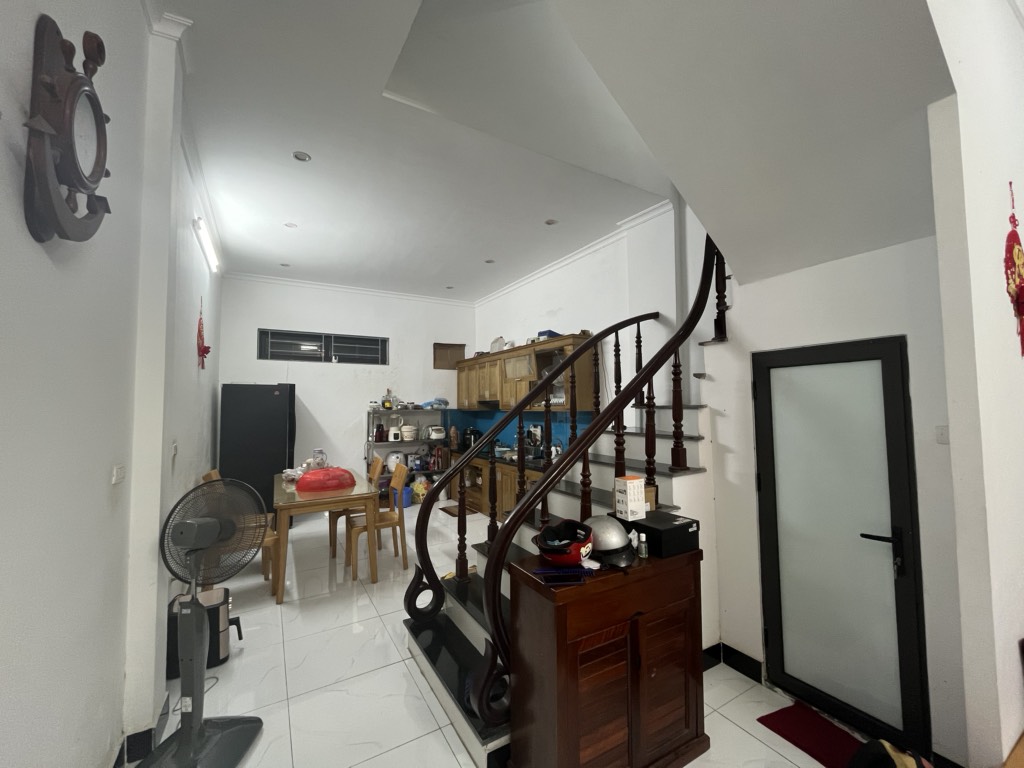 Bán nhà Tân Mai - diện tích 39m2 4 tầng - Nhà còn mới, nội thất đẹp - giá 8,2 tỷ