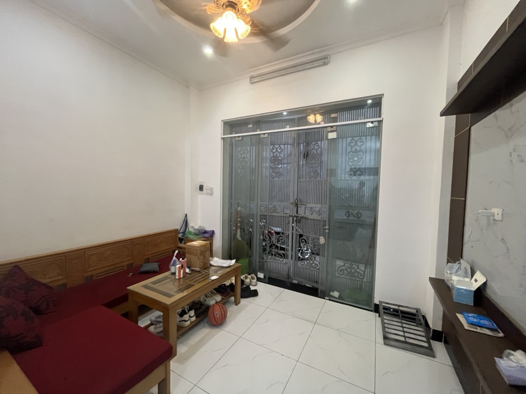 Bán nhà Tân Mai - diện tích 39m2 4 tầng - Nhà còn mới, nội thất đẹp - giá 8,2 tỷ