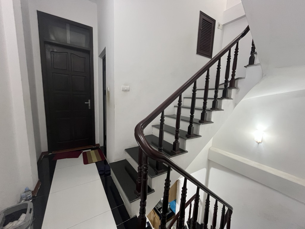 Bán nhà Tân Mai - diện tích 39m2 4 tầng - Nhà còn mới, nội thất đẹp - giá 8,2 tỷ