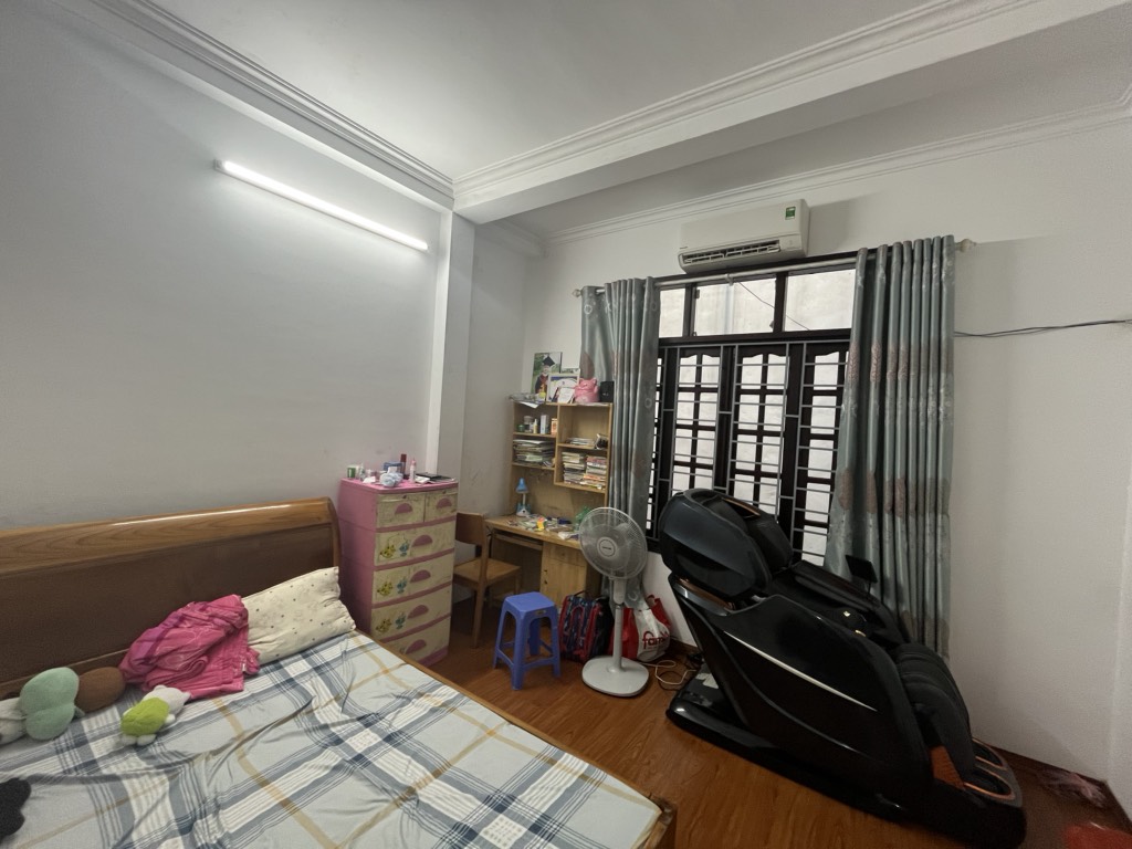 Bán nhà Tân Mai - diện tích 39m2 4 tầng - Nhà còn mới, nội thất đẹp - giá 8,2 tỷ