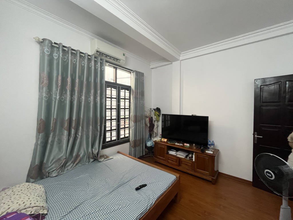 Bán nhà Tân Mai - diện tích 39m2 4 tầng - Nhà còn mới, nội thất đẹp - giá 8,2 tỷ