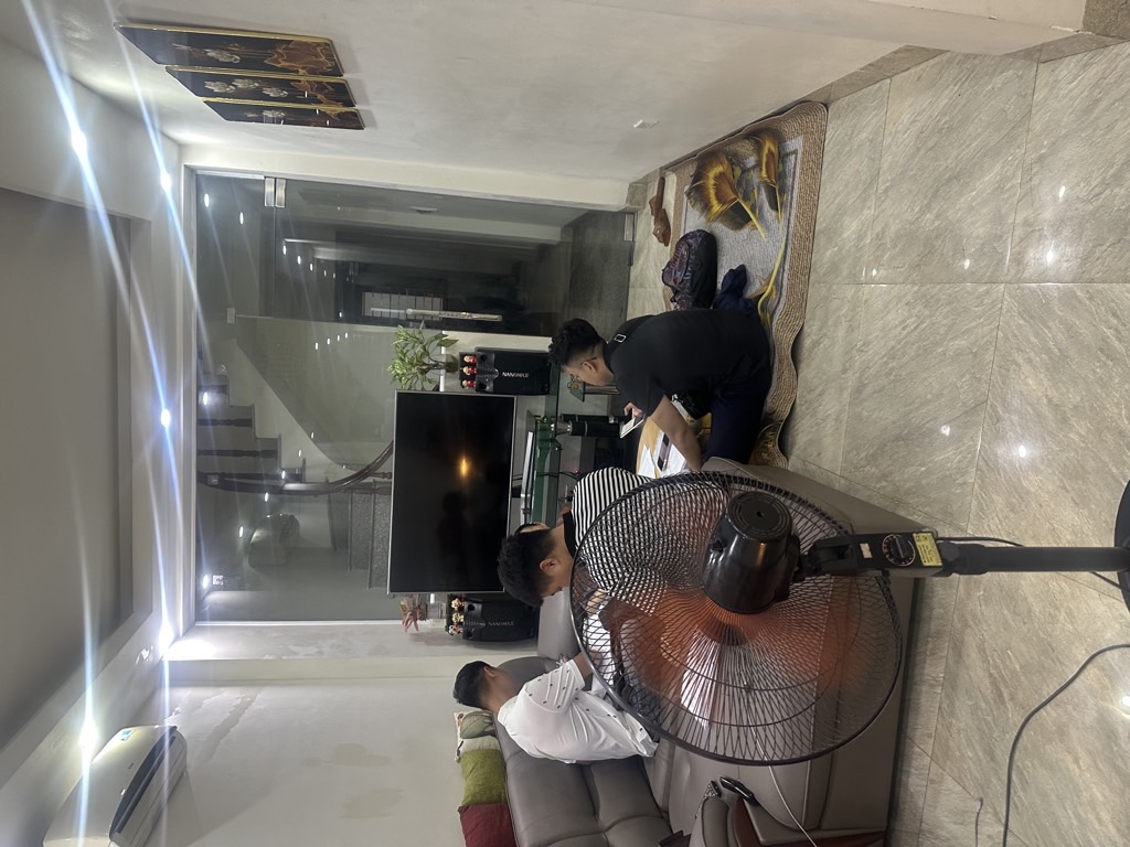 Bán nhà Hoàng Ngân - diện tích 52m2 4 tầng - ô tô đỗ tận cửa - giá 13,3 tỷ