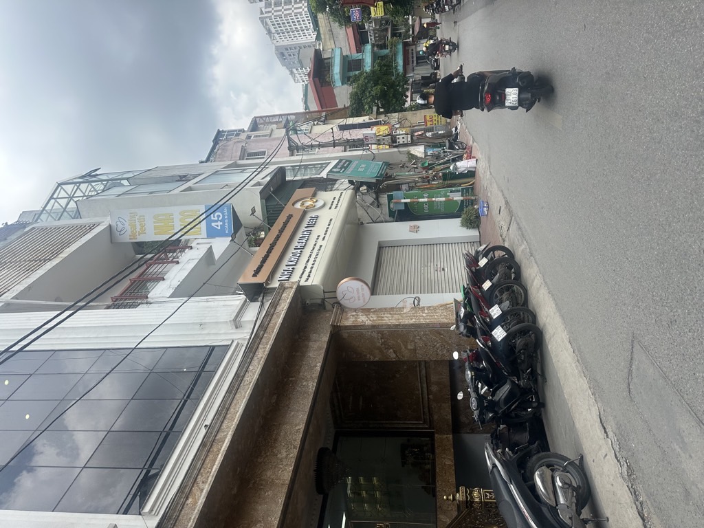 Bán nhà Hoàng Ngân - diện tích 52m2 4 tầng - ô tô đỗ tận cửa - giá 13,3 tỷ