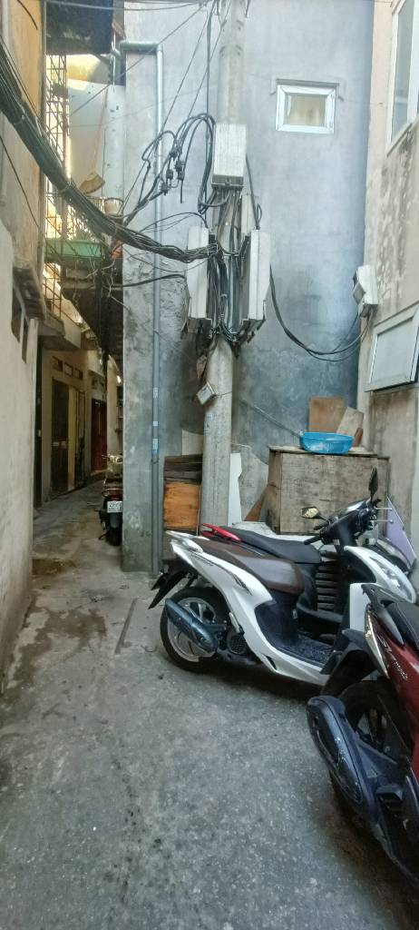 Bán nhà Đê La Thành - diện tích 44m2 2 tầng - Nhà 2 tầng cũ - giá 8,99 tỷ