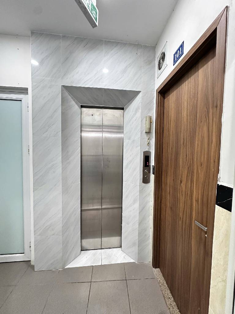 Bán nhà Nguyễn Trãi - diện tích 56m2 7 tầng - Thang máy - giá 13,5 tỷ